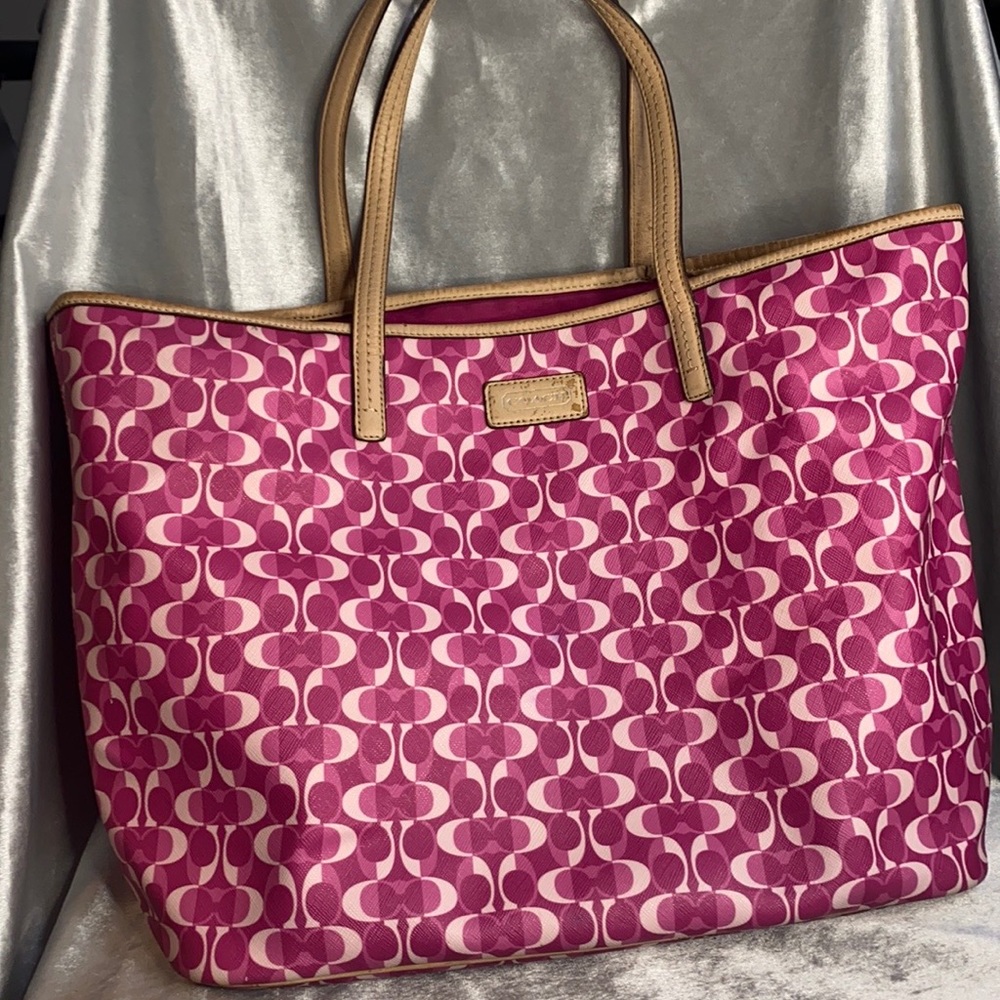 Coach Pink Dream Signature C Tote